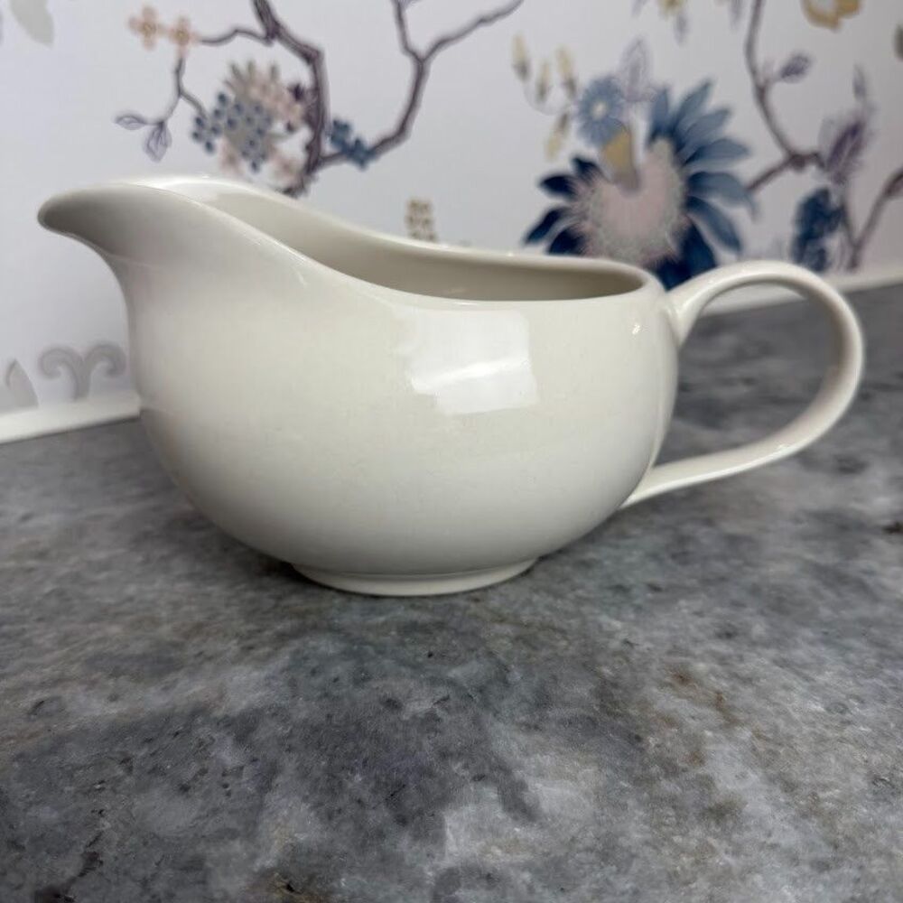 Pier 1 White Ceramic Gravy Boat/Sauce/Creamer